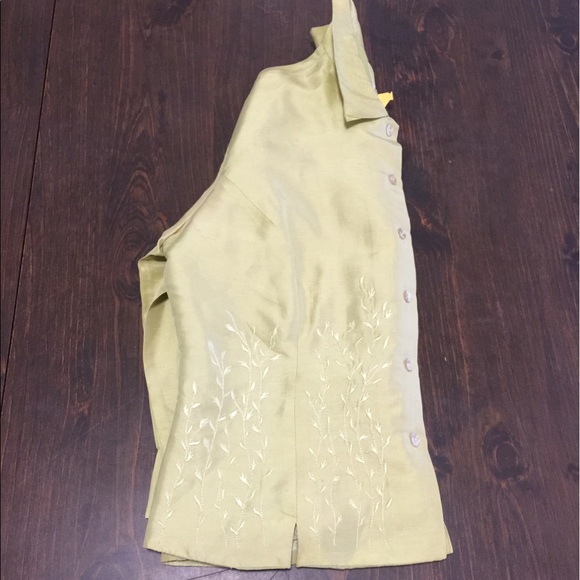 Lovely Lime Satin Floral Embroidery Summer  Top - Picture 3 of 10